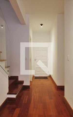 Casa de condomínio à venda com 300m², 3 quartos e 2 vagasCorredor