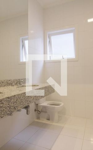 Casa de condomínio à venda com 300m², 3 quartos e 2 vagasBanheiro da Suíte