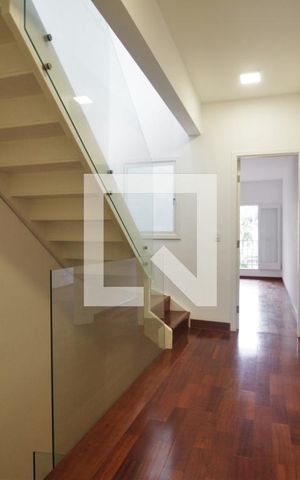 Casa de condomínio à venda com 300m², 3 quartos e 2 vagasCorredor