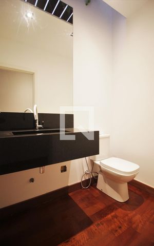 Casa de condomínio à venda com 300m², 3 quartos e 2 vagasLavabo