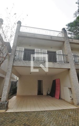 Casa de condomínio à venda com 300m², 3 quartos e 2 vagasFachada