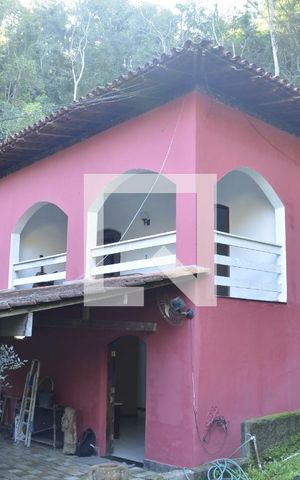 Casa para alugar com 240m², 4 quartos e 3 vagasFachada