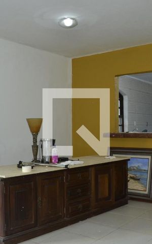 Casa para alugar com 240m², 4 quartos e 3 vagasSala