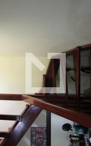 Casa para alugar com 240m², 3 quartos e 2 vagasEscada
