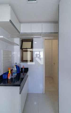 Apartamento à venda com 187m², 3 quartos e 3 vagas Apartamento à venda com 187m², 3 quartos e 3 vagasÁrea Serviço