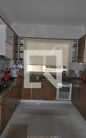 Casa de condomínio à venda com 173m², 3 quartos e 1 vagaCozinha - Armários