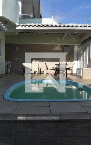 Casa de condomínio à venda com 173m², 3 quartos e 1 vagaQuintal e Piscina