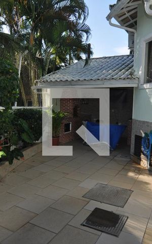 Casa de condomínio à venda com 173m², 3 quartos e 1 vagaQuintal