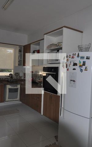Casa de condomínio à venda com 173m², 3 quartos e 1 vagaCozinha - Armários