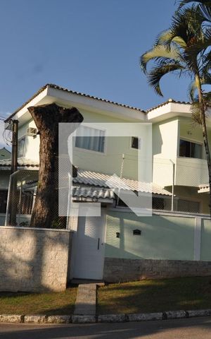 Casa de condomínio à venda com 173m², 3 quartos e 1 vagaFachada