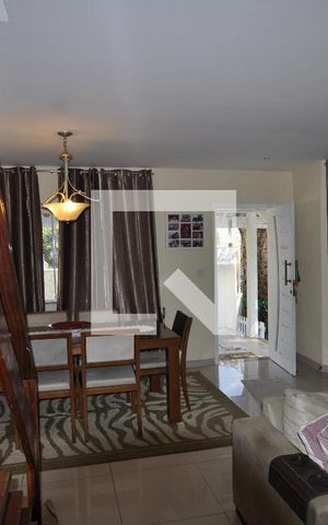 Casa de condomínio à venda com 173m², 3 quartos e 1 vagaSala