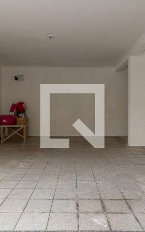 Casa à venda com 280m², 4 quartos e 6 vagas Casa à venda com 280m², 4 quartos e 6 vagasGaragem
