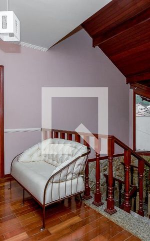 Casa à venda com 280m², 4 quartos e 6 vagas Casa à venda com 280m², 4 quartos e 6 vagasCorredor