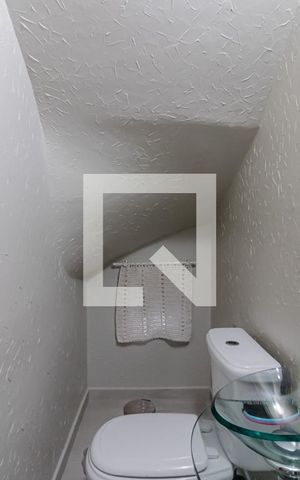 Casa à venda com 210m², 4 quartos e 4 vagas Casa à venda com 210m², 4 quartos e 4 vagasLavabo