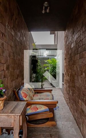 Casa à venda com 210m², 4 quartos e 4 vagas Casa à venda com 210m², 4 quartos e 4 vagasEntrada