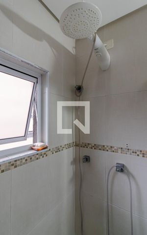 Casa à venda com 210m², 4 quartos e 4 vagas Casa à venda com 210m², 4 quartos e 4 vagasBanheiro