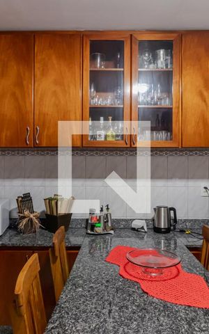 Casa à venda com 210m², 4 quartos e 4 vagas Casa à venda com 210m², 4 quartos e 4 vagasCozinha