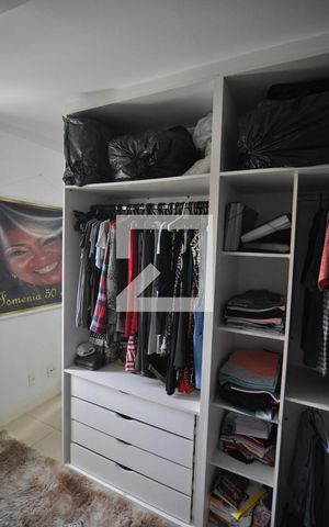 Casa à venda com 247m², 4 quartos e 4 vagasCloset