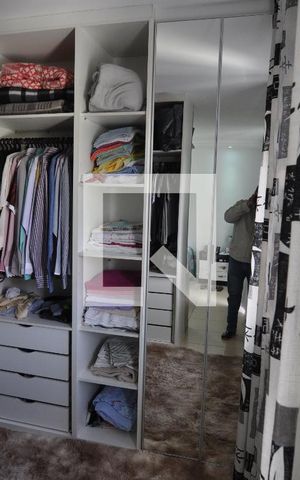 Casa à venda com 247m², 4 quartos e 4 vagasCloset