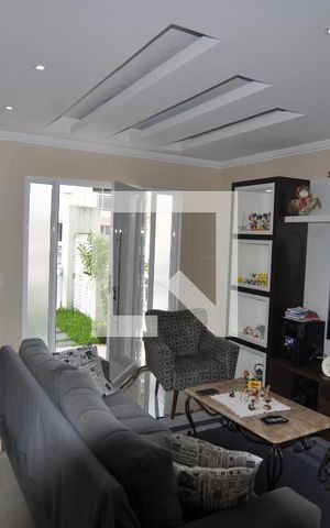 Casa à venda com 247m², 4 quartos e 4 vagasSala