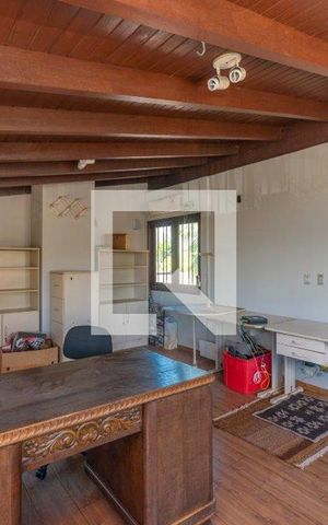 Casa à venda com 350m², 4 quartos e 4 vagas Casa à venda com 350m², 4 quartos e 4 vagasQuarto 4