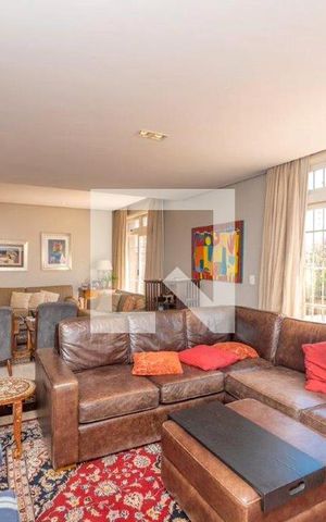 Casa à venda com 350m², 4 quartos e 4 vagas Casa à venda com 350m², 4 quartos e 4 vagasSala de TV