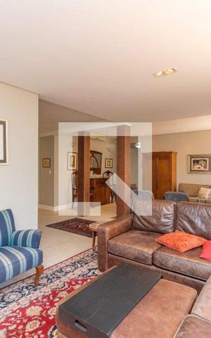 Casa à venda com 350m², 4 quartos e 4 vagas Casa à venda com 350m², 4 quartos e 4 vagasSala de TV