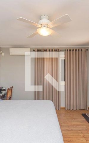 Casa à venda com 350m², 4 quartos e 4 vagas Casa à venda com 350m², 4 quartos e 4 vagasSuíte 1