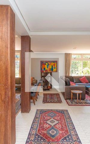 Casa à venda com 350m², 4 quartos e 4 vagas Casa à venda com 350m², 4 quartos e 4 vagasDetalhe Sala