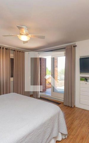 Casa à venda com 350m², 4 quartos e 4 vagas Casa à venda com 350m², 4 quartos e 4 vagasSuíte 1