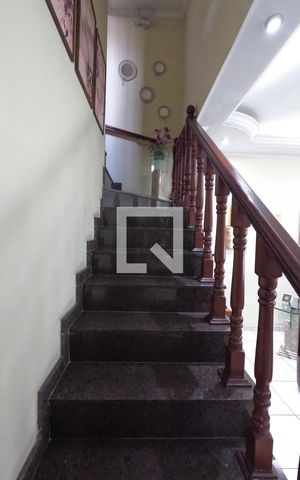 Casa à venda com 404m², 5 quartos e 4 vagasEscada 