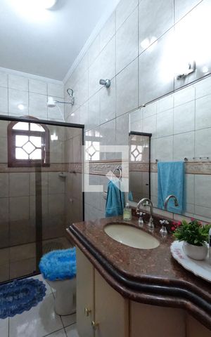 Casa à venda com 404m², 5 quartos e 4 vagasBanheiro 