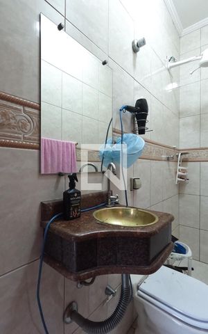 Casa à venda com 404m², 5 quartos e 4 vagasBanheiro de Serviço