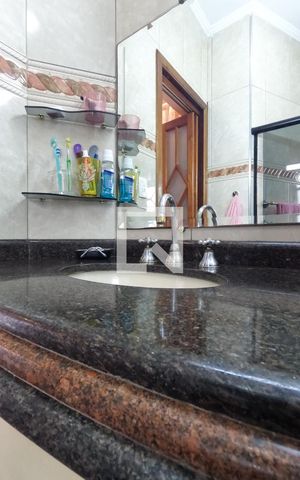Casa à venda com 404m², 5 quartos e 4 vagasBanheiro da Suíte 1