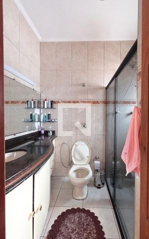 Casa à venda com 404m², 5 quartos e 4 vagasBanheiro da Suíte 1