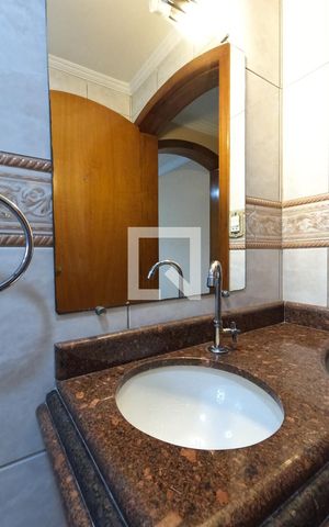 Casa à venda com 404m², 5 quartos e 4 vagasBanheiro da Suíte 2
