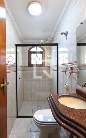 Casa à venda com 404m², 5 quartos e 4 vagasBanheiro da Suíte 2