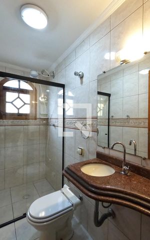 Casa à venda com 404m², 5 quartos e 4 vagasBanheiro da Suíte 2