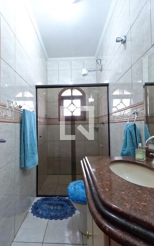 Casa à venda com 404m², 5 quartos e 4 vagasBanheiro 