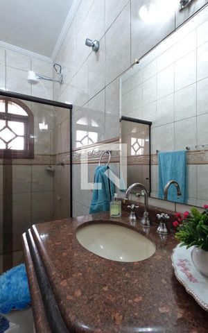 Casa à venda com 404m², 5 quartos e 4 vagasBanheiro 