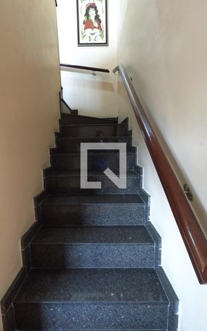 Casa à venda com 404m², 5 quartos e 4 vagasEscada 
