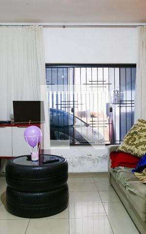 Casa à venda com 319m², 6 quartos e 6 vagas Casa à venda com 319m², 6 quartos e 6 vagasSala