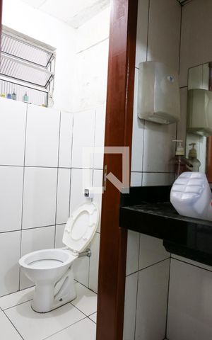 Casa à venda com 319m², 6 quartos e 6 vagas Casa à venda com 319m², 6 quartos e 6 vagasBanheiro Masculino e Feminino