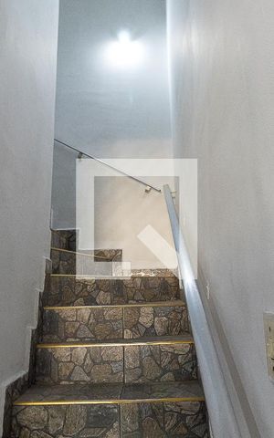 Casa para alugar com 200m², 3 quartos e 1 vagaEscada