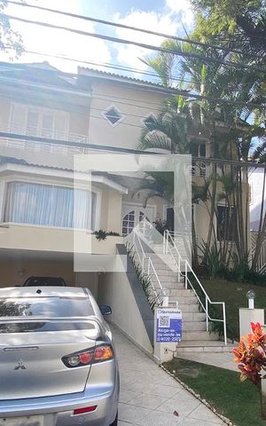 Casa de condomínio à venda com 420m², 4 quartos e 4 vagasFachada