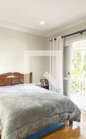 Casa de condomínio à venda com 420m², 4 quartos e 4 vagasSuíte 3