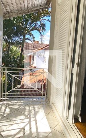 Casa de condomínio à venda com 420m², 4 quartos e 4 vagasSacada