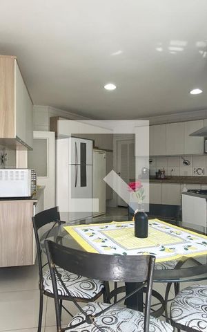 Casa de condomínio à venda com 420m², 4 quartos e 4 vagasCopa