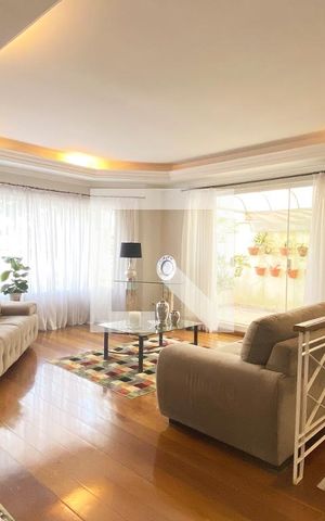 Casa de condomínio à venda com 420m², 4 quartos e 4 vagasSala