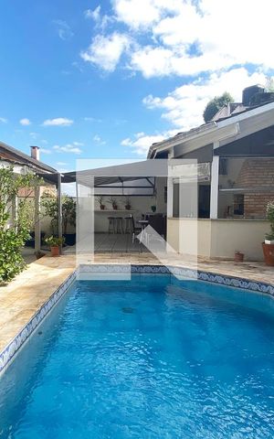 Casa de condomínio à venda com 420m², 4 quartos e 4 vagasPiscina